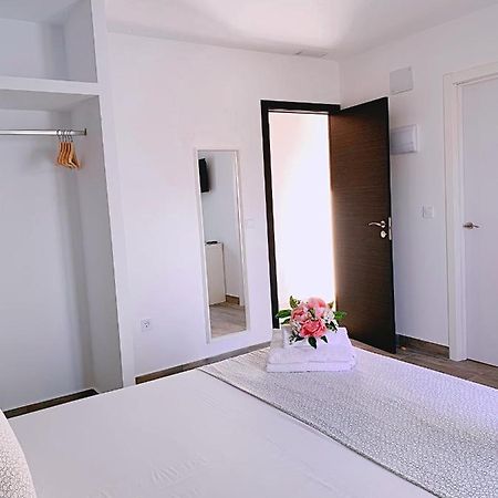 Hostal El Castillo Alcalá de Guadaira Extérieur photo
