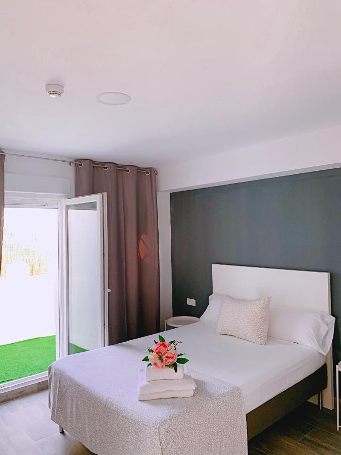 Hostal El Castillo Alcalá de Guadaira Extérieur photo