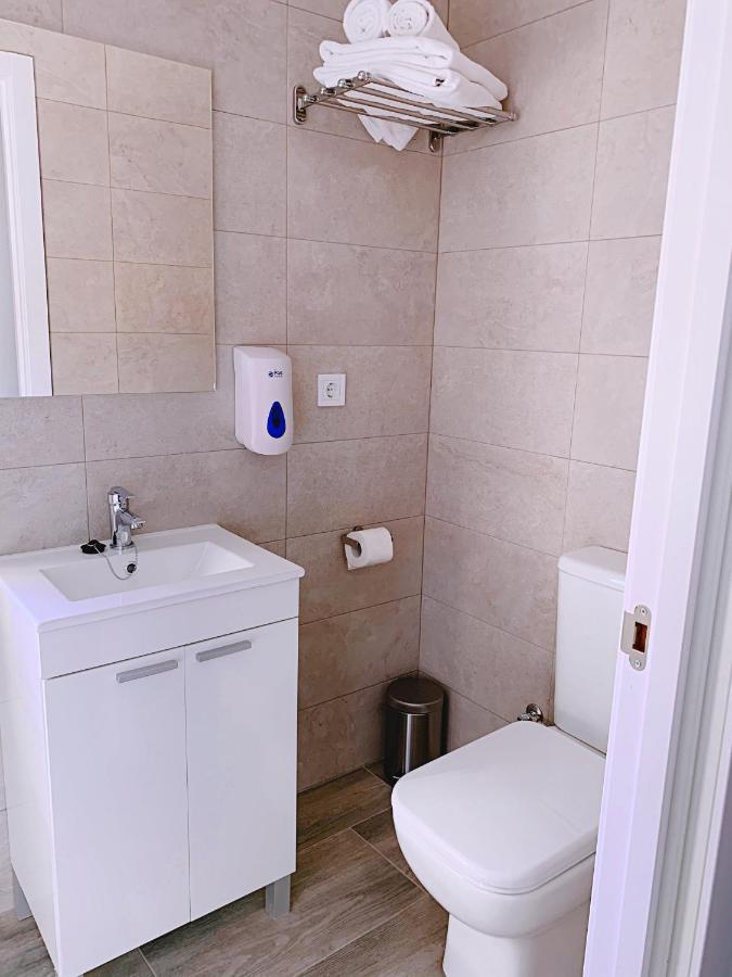 Hostal El Castillo Alcalá de Guadaira Extérieur photo
