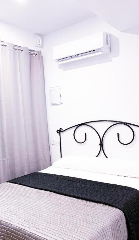 Hostal El Castillo Alcalá de Guadaira Extérieur photo
