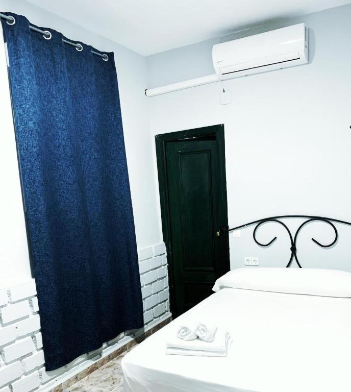 Hostal El Castillo Alcalá de Guadaira Extérieur photo
